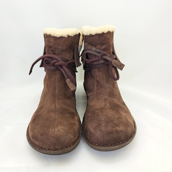 UGG Australia S/N 5749 Women's Suede Brown Leather Sheepskin Ankle Boots 9 - Picture 3 of 16